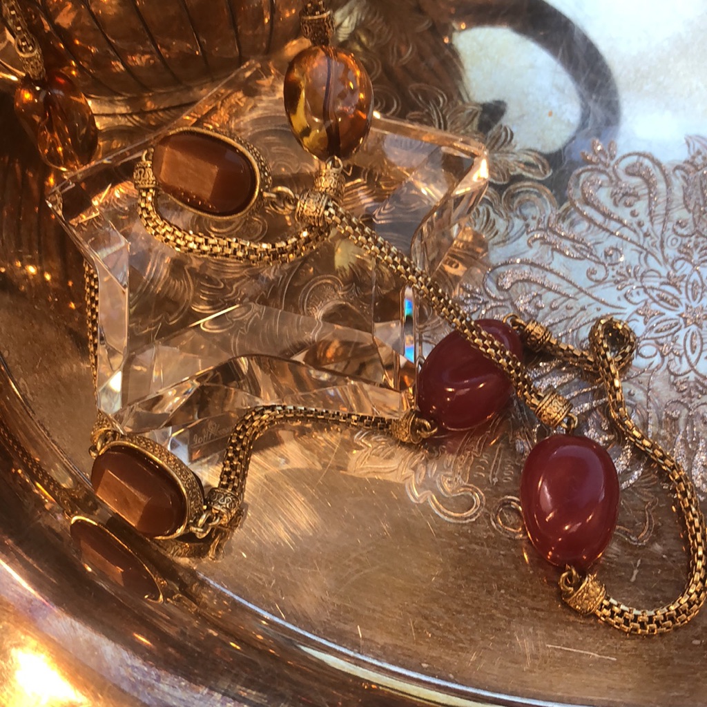 Jones New York Gold Tone And Earth Tones Long Necklace With Clip On Earrings 20$